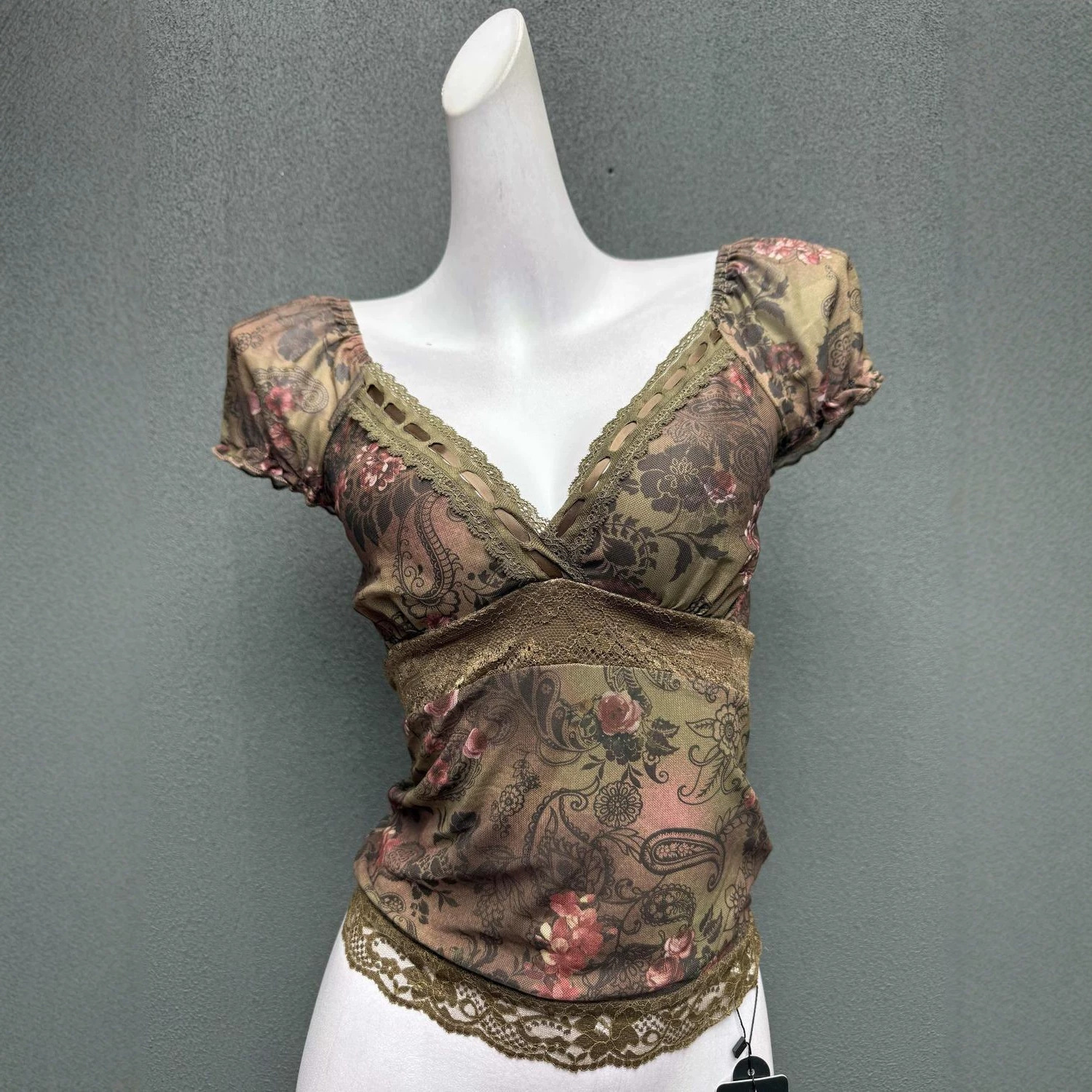 Retro Floral Lace Mesh Short-sleeve Top
