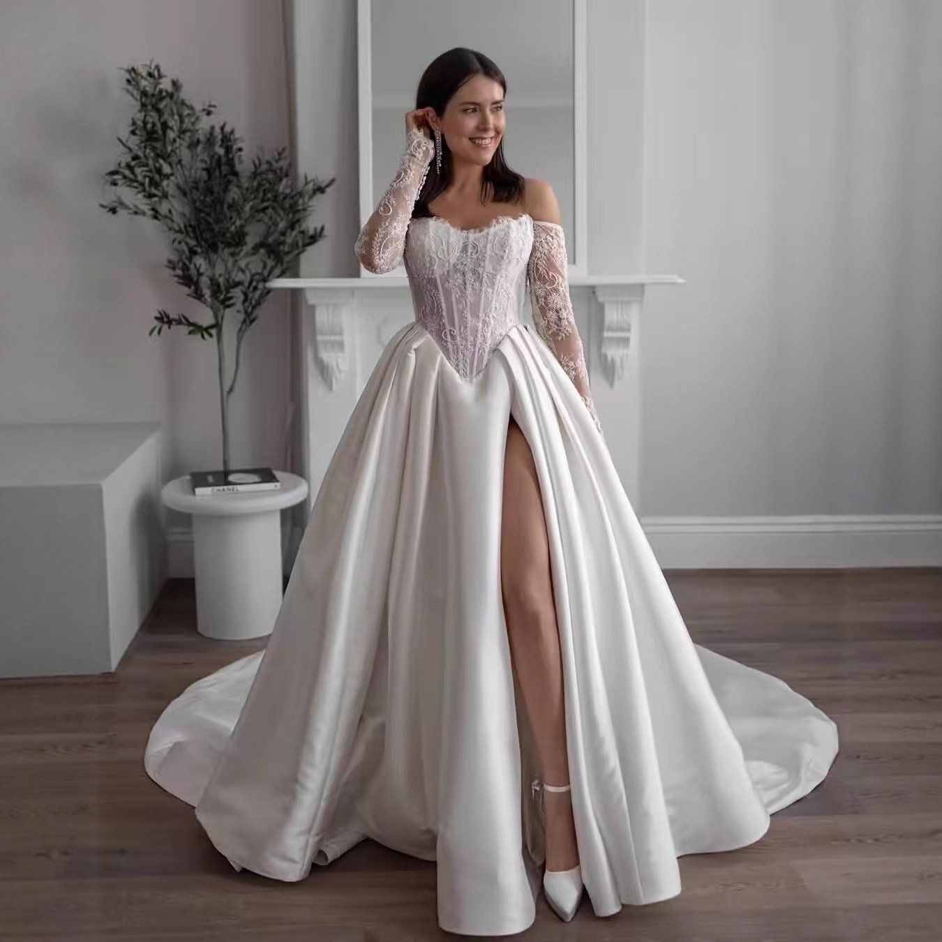 One-shoulder Lace Long-sleeve Wedding Dress