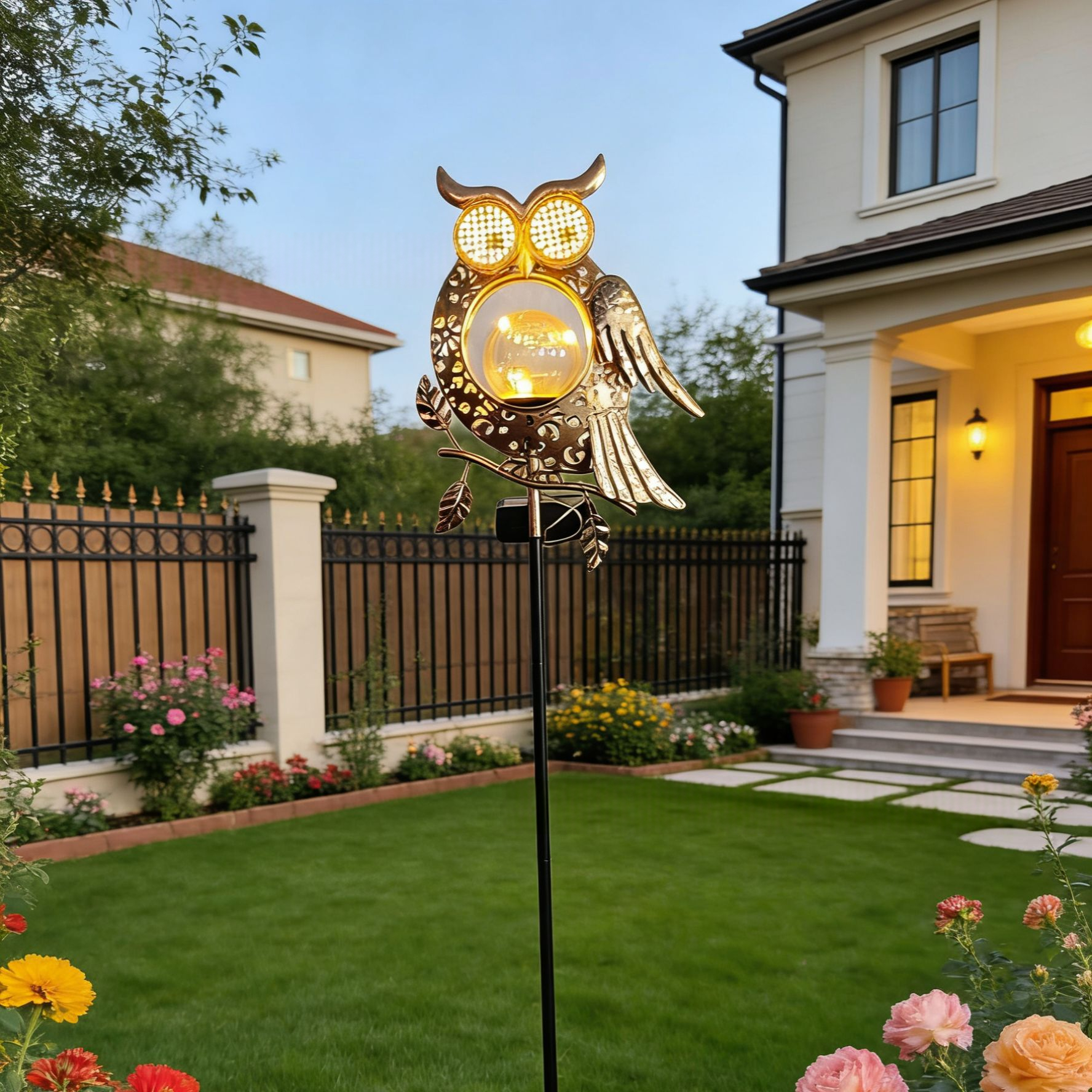 Creative Outdoor Metal Solar-powered Lawn Lamp