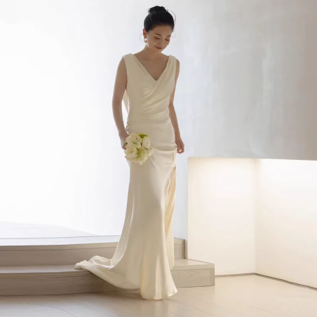 Fish-tail Outdoor White Ethereal Forest-style V-neck Gown
