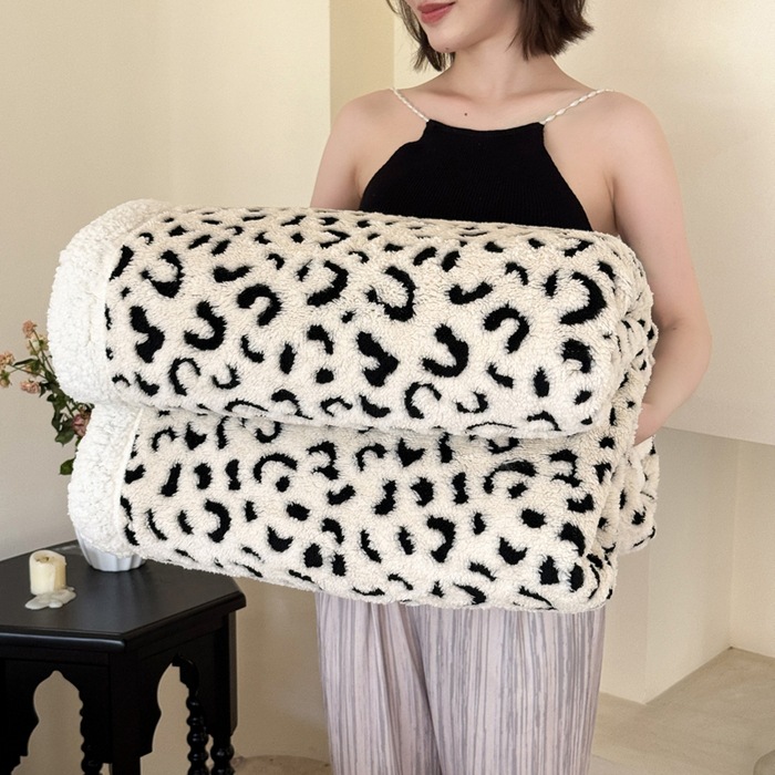 Double-layer Cationic Jacquard Taffeta Fleece Blanket
