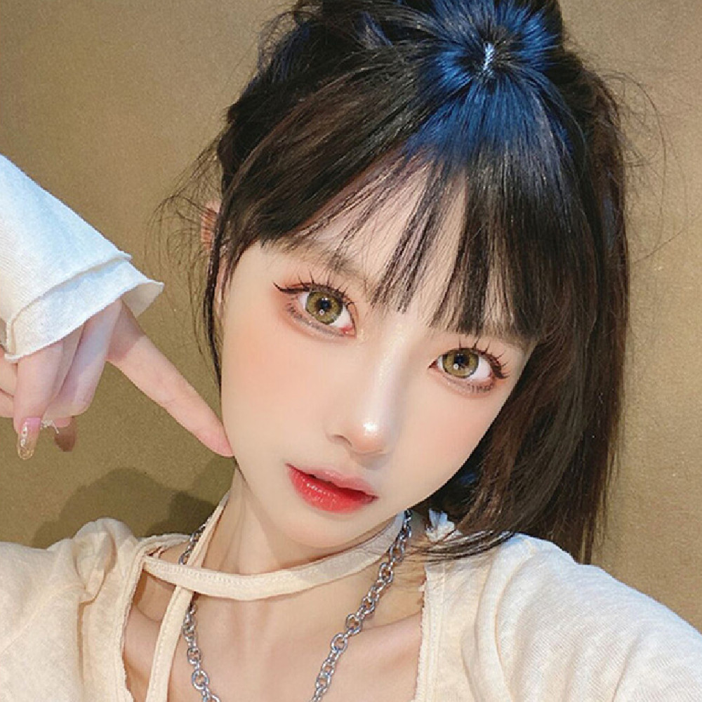 French Fake Bangs In Middle Of The Air Flow Sea