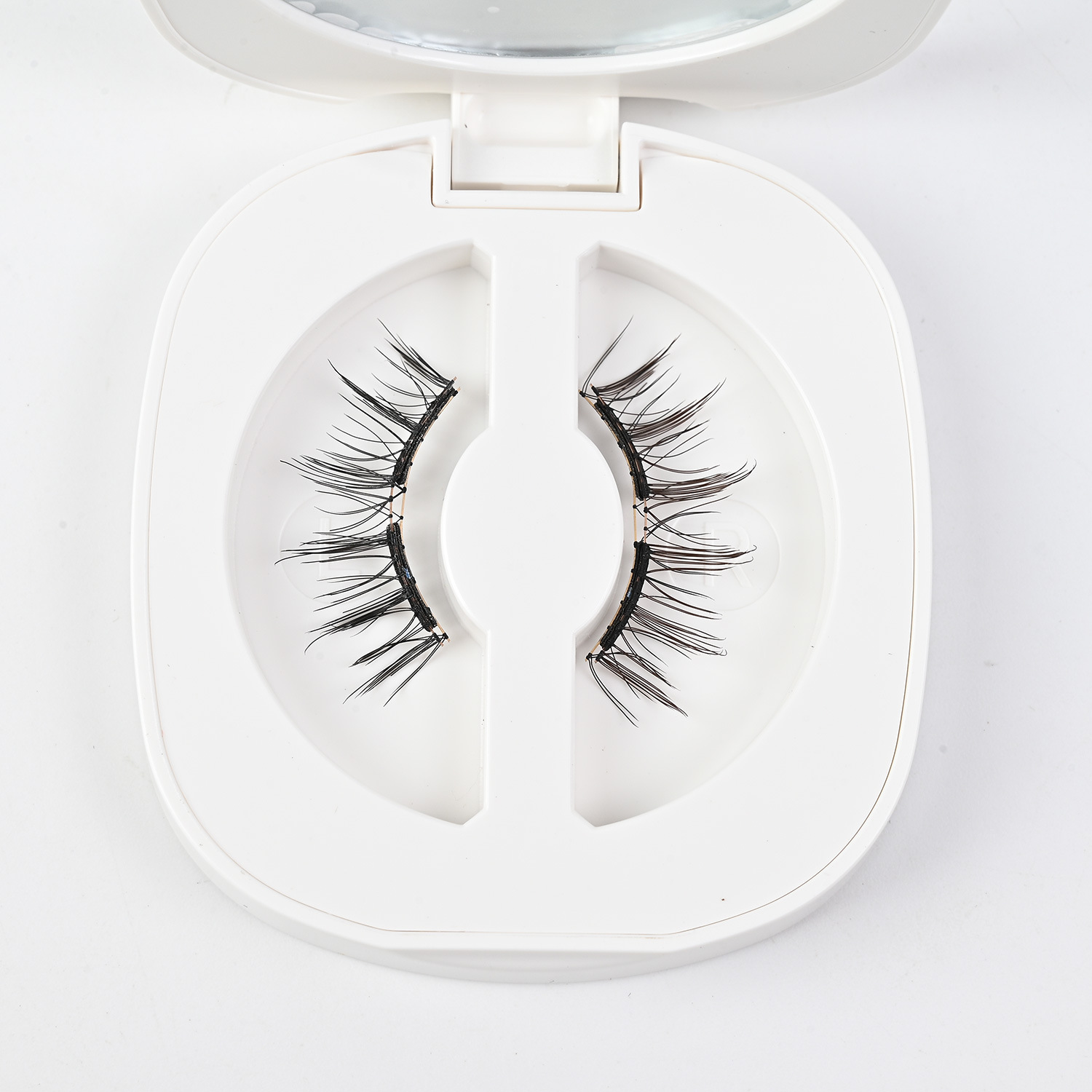 Glue-free Soft Magnetic Eyelashes