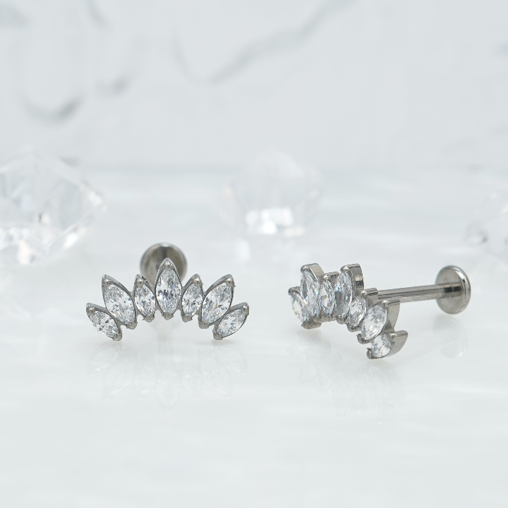 Grandeur Spark 16 Gauge Implant Grade Titanium Internally Threaded Labret With Marquise…
