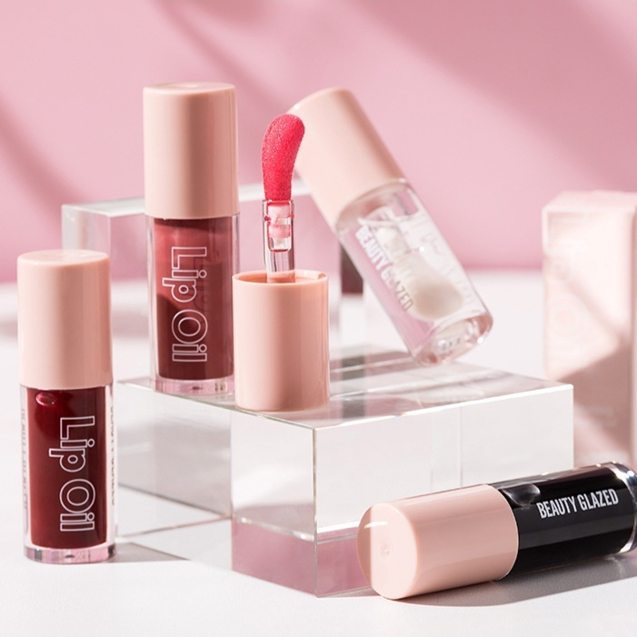 Black Lip Oil Moisturizes Lips