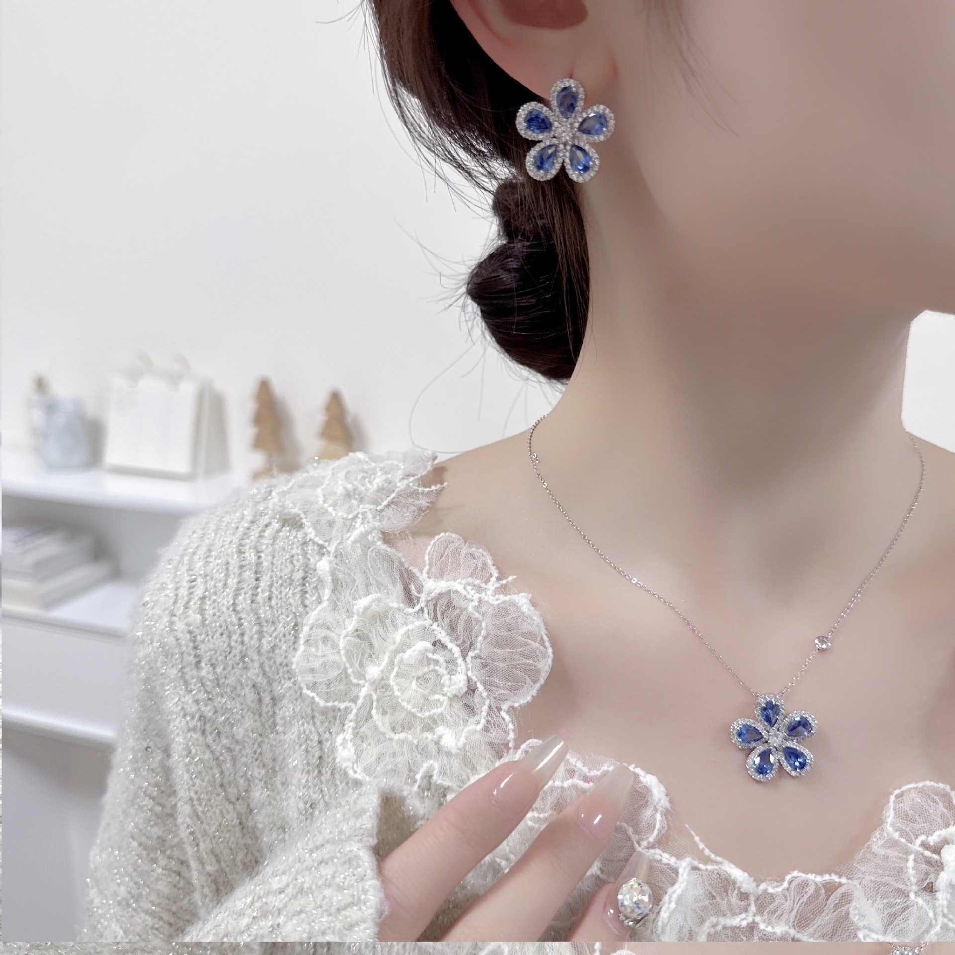 High-grade Jewelry Suit Micro Inlaid Zircon Sunflower Ear Stud Necklace A Set Of Elegant…