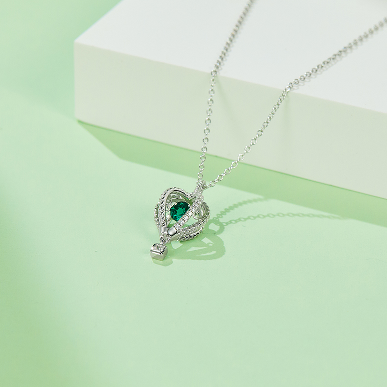 S925 Silver 2.5g 0.52ct Lab-Created Emerald Heart Necklace, 40&5cm