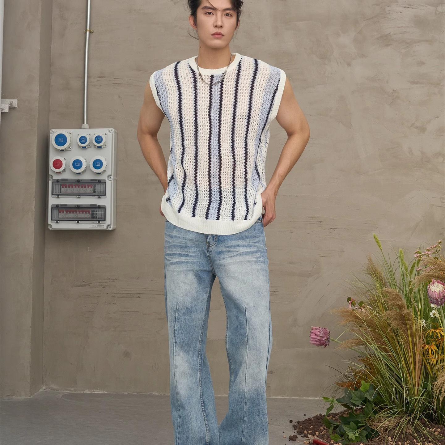 American-style Striped Loose-fitting Hollow-out Vest With A Round Neckline