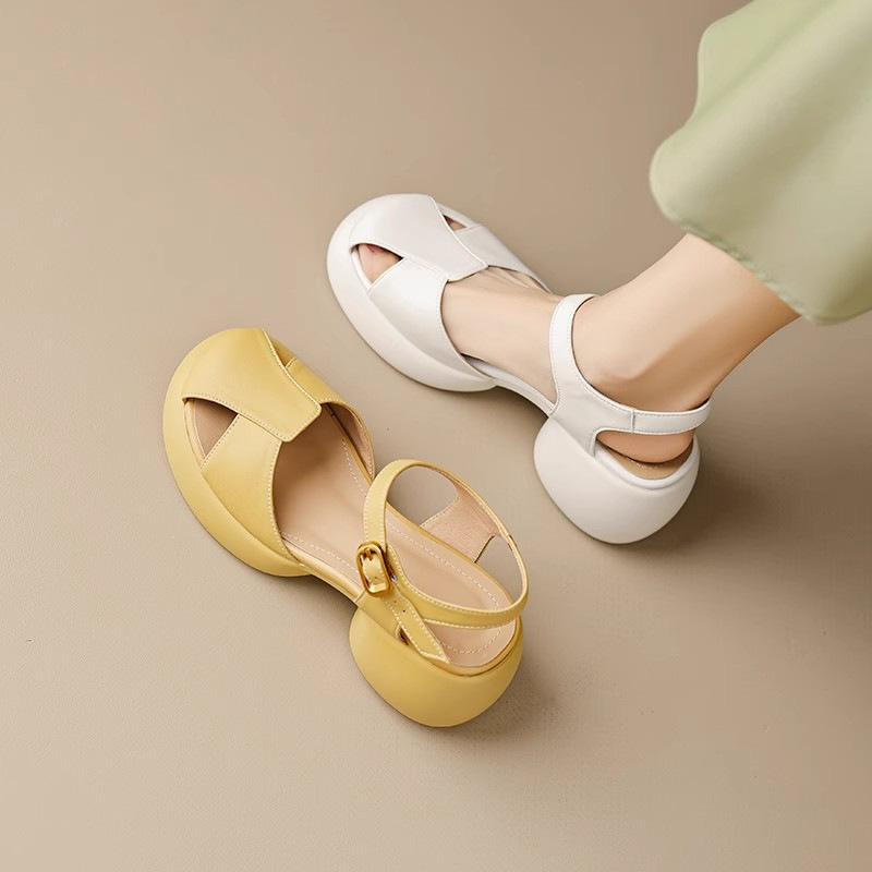 Trendy Thick-soled Hollowed-out Closed-toe Sandals With A Cushioned Feel