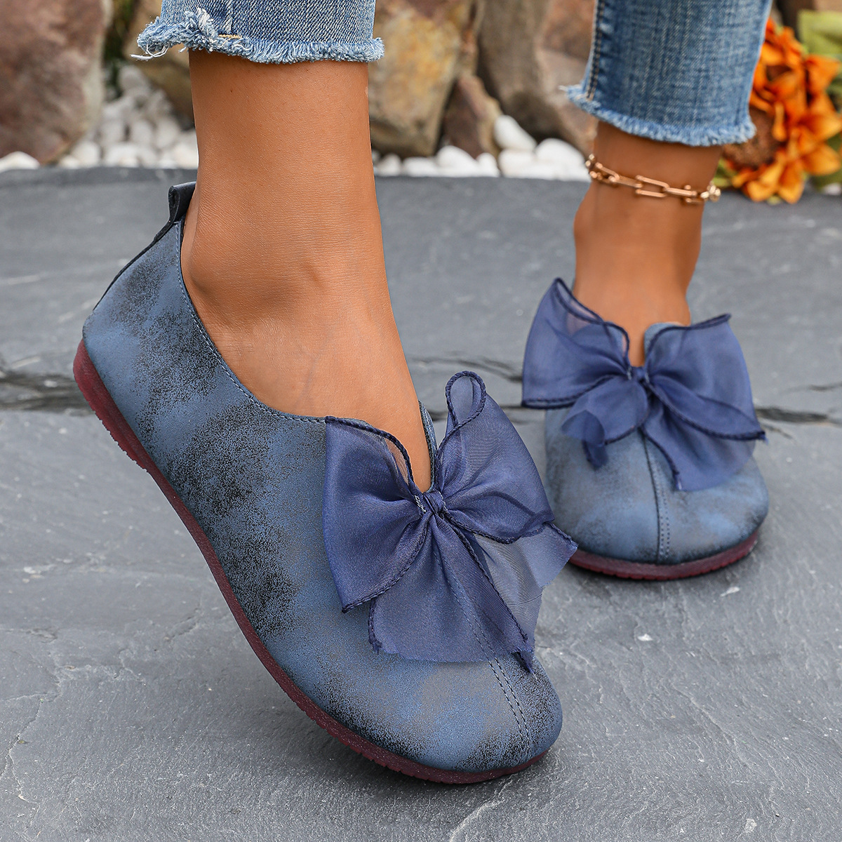 Women's Soft-soled Mary Jane Pumps With Bow Embellishment