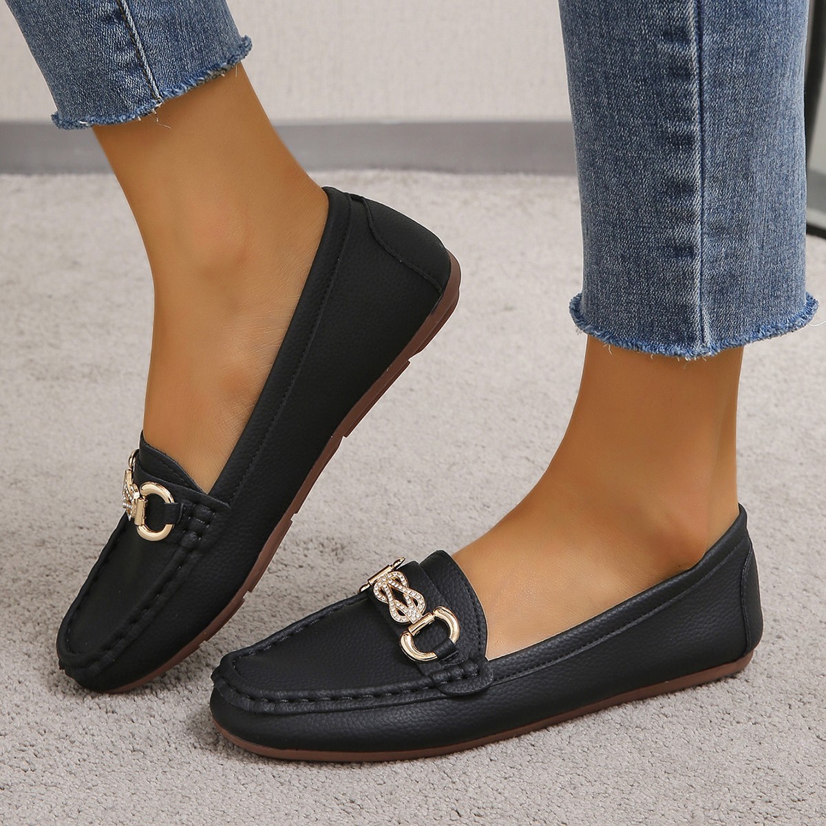 Round-toe Slip-on Casual Loafers With A Metal Bow Detail