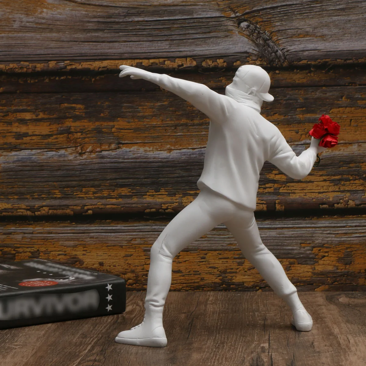 1 PC Resin Banksy Sculptures Flower Thrower Statue Home Decoration Desk Accessories Collectible Figurine Decorative Inter photo 3
