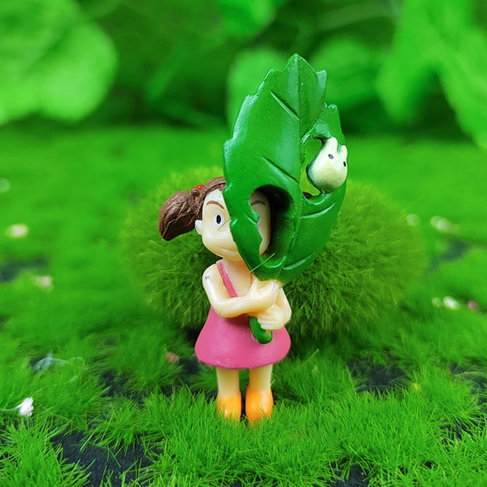 1Pcs Cute Desktop Decoration Totoro Figurine Holding Leaf Totoro Ornament for Living Room Home Decor Items Wall Birthday Gift photo 3