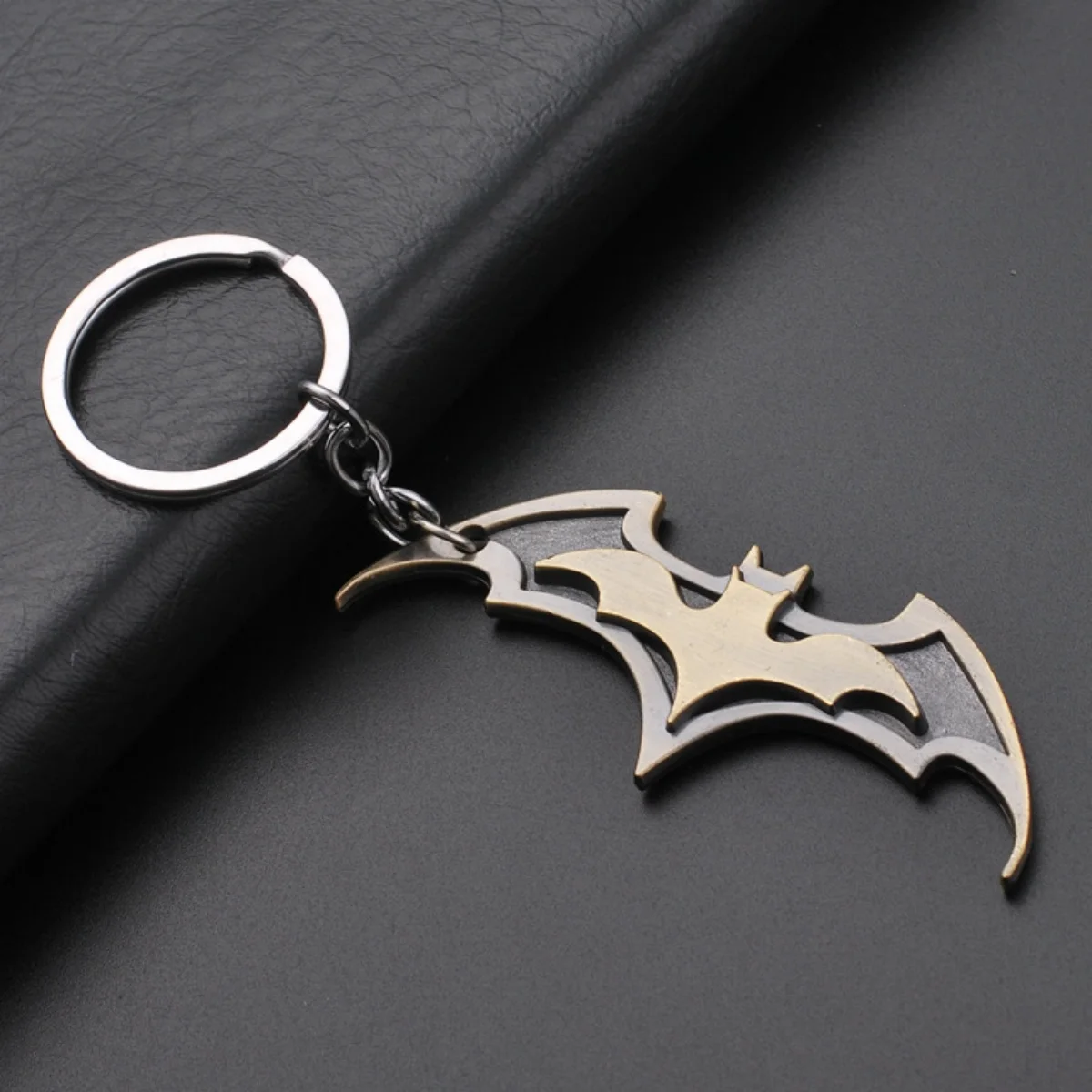 Bat keychain anime creative keychain high-end car couple men and women keychain bat photo 2