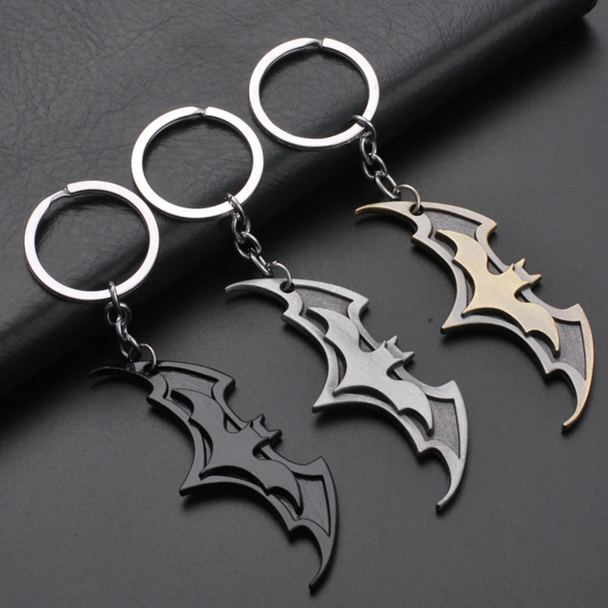 Bat keychain anime creative keychain high-end car couple men and women keychain bat photo 1