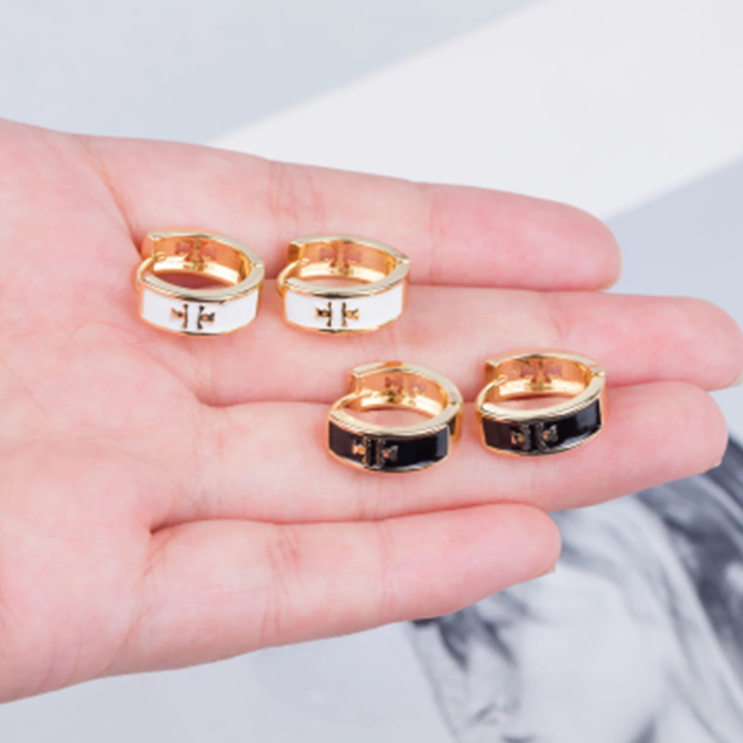 Exquisite Vintage European American Oil Drop Hollow Earrings Fashion Jewelry Accessory Popular Style photo 3