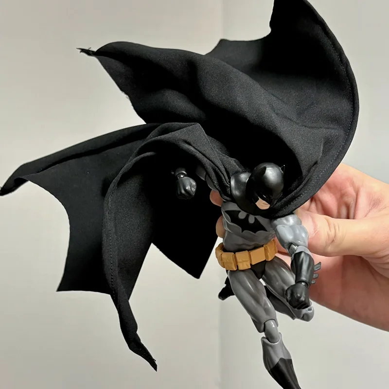 Ct Toys Mafex 126 Batman Action Figures In Stock Justice League Hush Batman Figurine The Dark Knight Collection Toy Gift photo 2