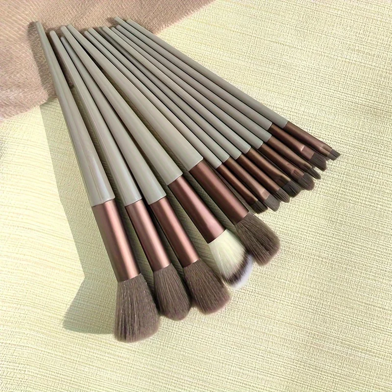Makeup brush set: Soft and delicate, it includes eyeshadow, foundation,  It is the perfect birthday gift for mothers or women. photo 3