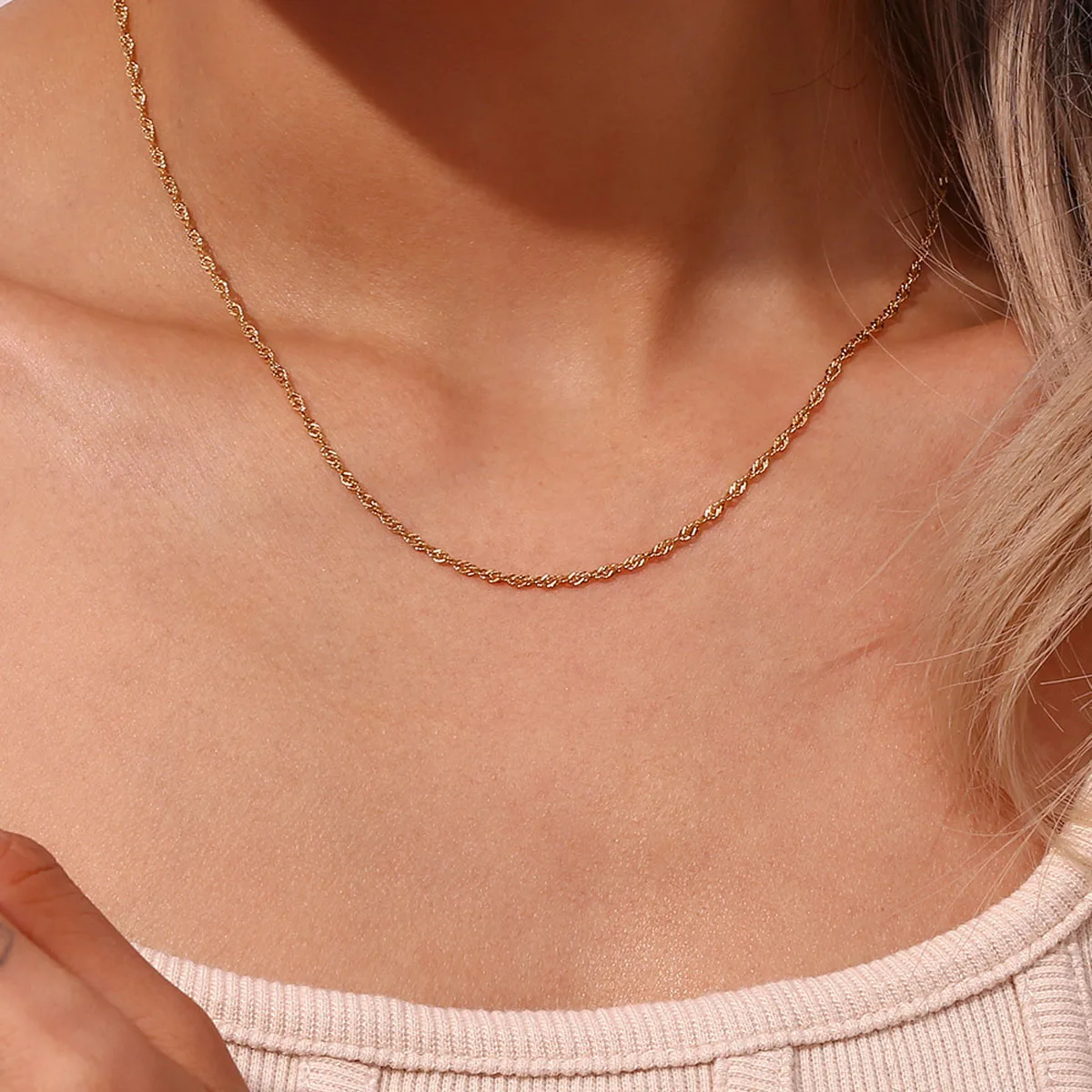 Exquisite Gold Plated Stainless Steel Thin Chain Necklace for Women Simple Style Clavicle Chain Female Jewelry photo 3