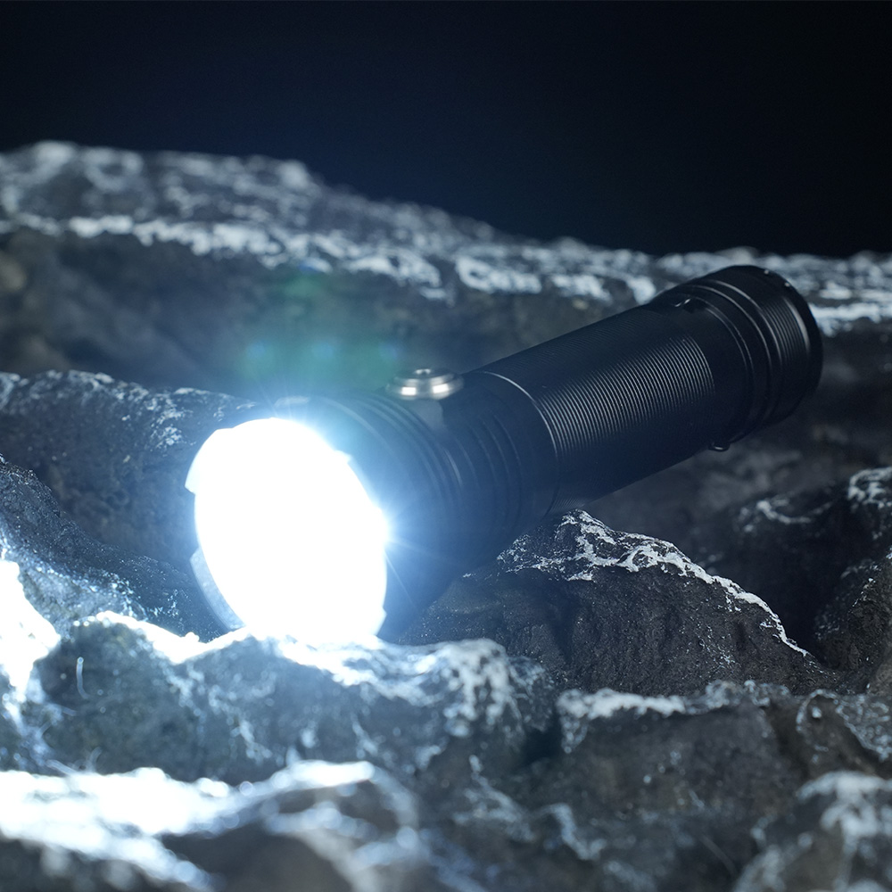BORUIT ET28 Super Bright Led Torch Rechargeable Compact Flashlight IPX65 photo 6