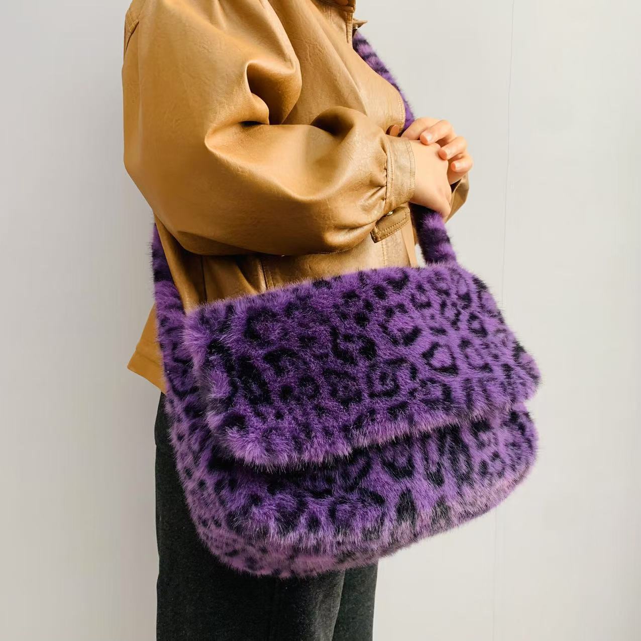 2026 New Leopard Print Plush Crossbody Bag Women's Korean Version Fashionable Faux Fur Large Capacity Shoulder Bag Flap Trend - Purple Leopard Print photo 1