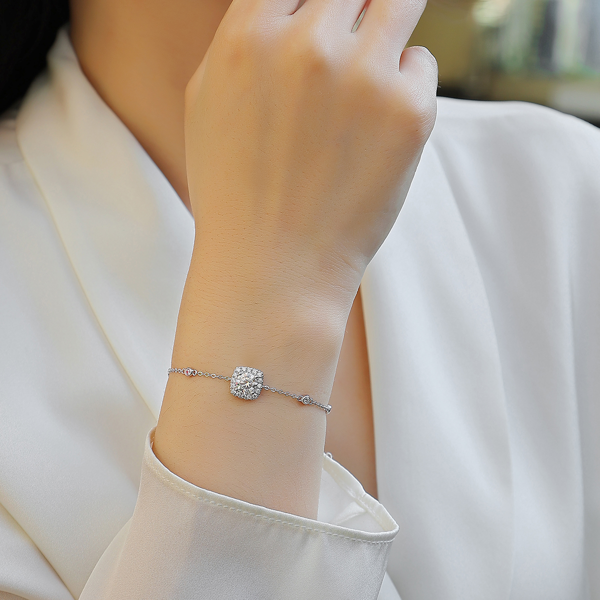 S925 Silver 2.2g 1ct Halo Moissanite Bracelet, D VVS1 Adjustable 16&5cm, GRA Certified photo 4