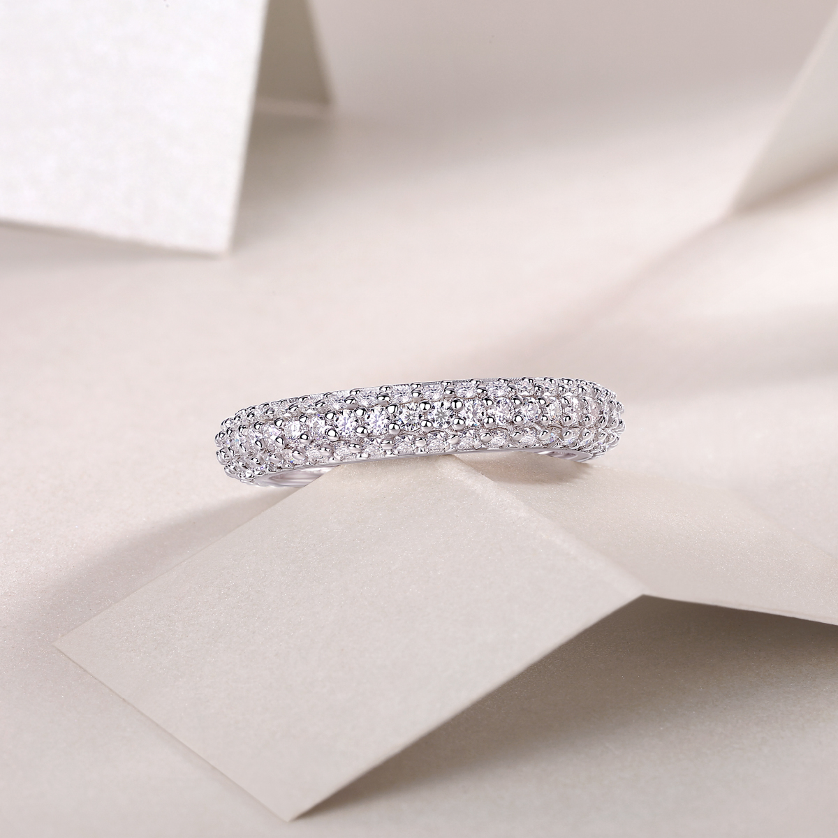 S925 Silver 2.8g Platinum Plated Moissanite Ring, 108pcs 1.5mm D VVS1 Pave Band, GRA Certified US 5-9 photo 4
