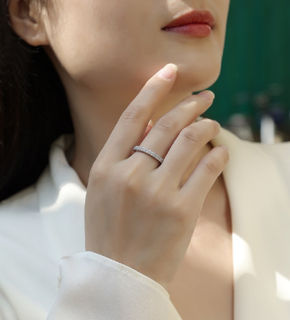 S925 Silver 2.1g Platinum Plated Moissanite Ring, 2.6mm 36pcs D VVS1 Half Eternity Band, GRA Certified US 5-9 photo 2