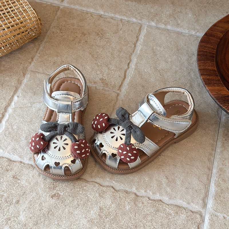 2026 Summer New Girls Closed-Toe Sandals, Princess Style Kids Beach Shoes, Soft Sole All-Match Fashion Children Shoes photo 3