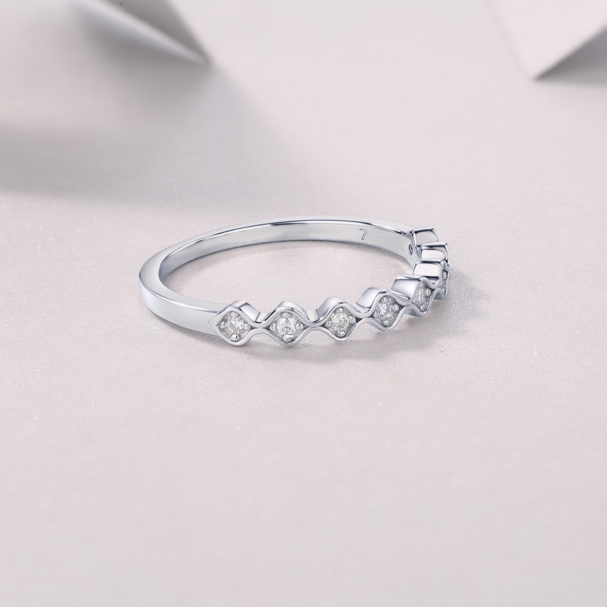 S925 Silver 1.4g Platinum Plated Moissanite Ring, 3.0mm Wavy 8pcs D VVS1 Curved Band, GRA Certified US 5-9 photo 2