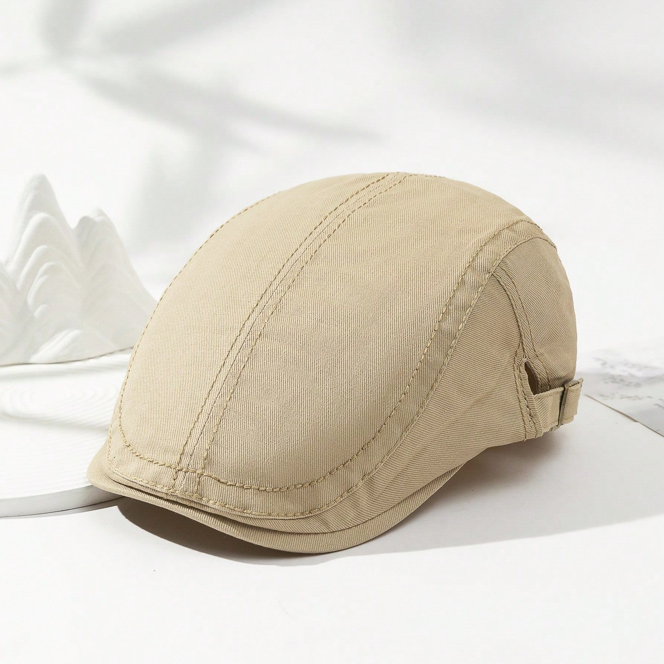 Simple And Casual British-style Landscape Hat With Simple Stitching And Short Brim. Perfect For Outdoor Commuting, Breathable And Versatile. A Casual Hat For Casual Wear photo 4
