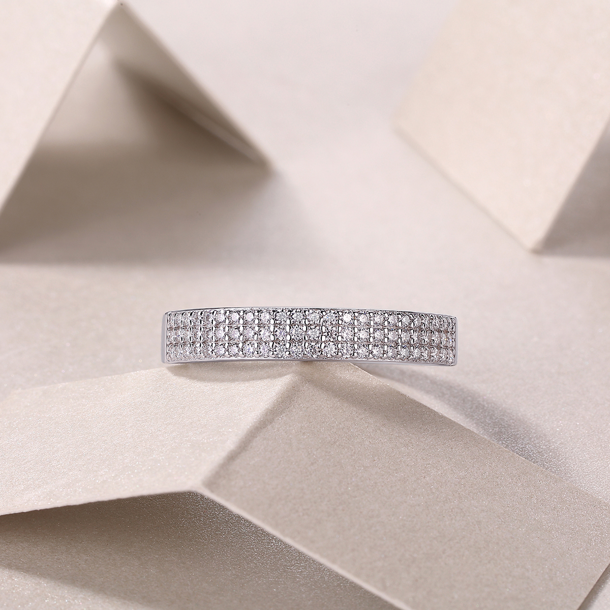 S925 Silver 2.4g Platinum Plated Moissanite Ring, 4.0mm 69pcs D VVS1 Micro Pave Band, GRA Certified US 5-9 photo 3