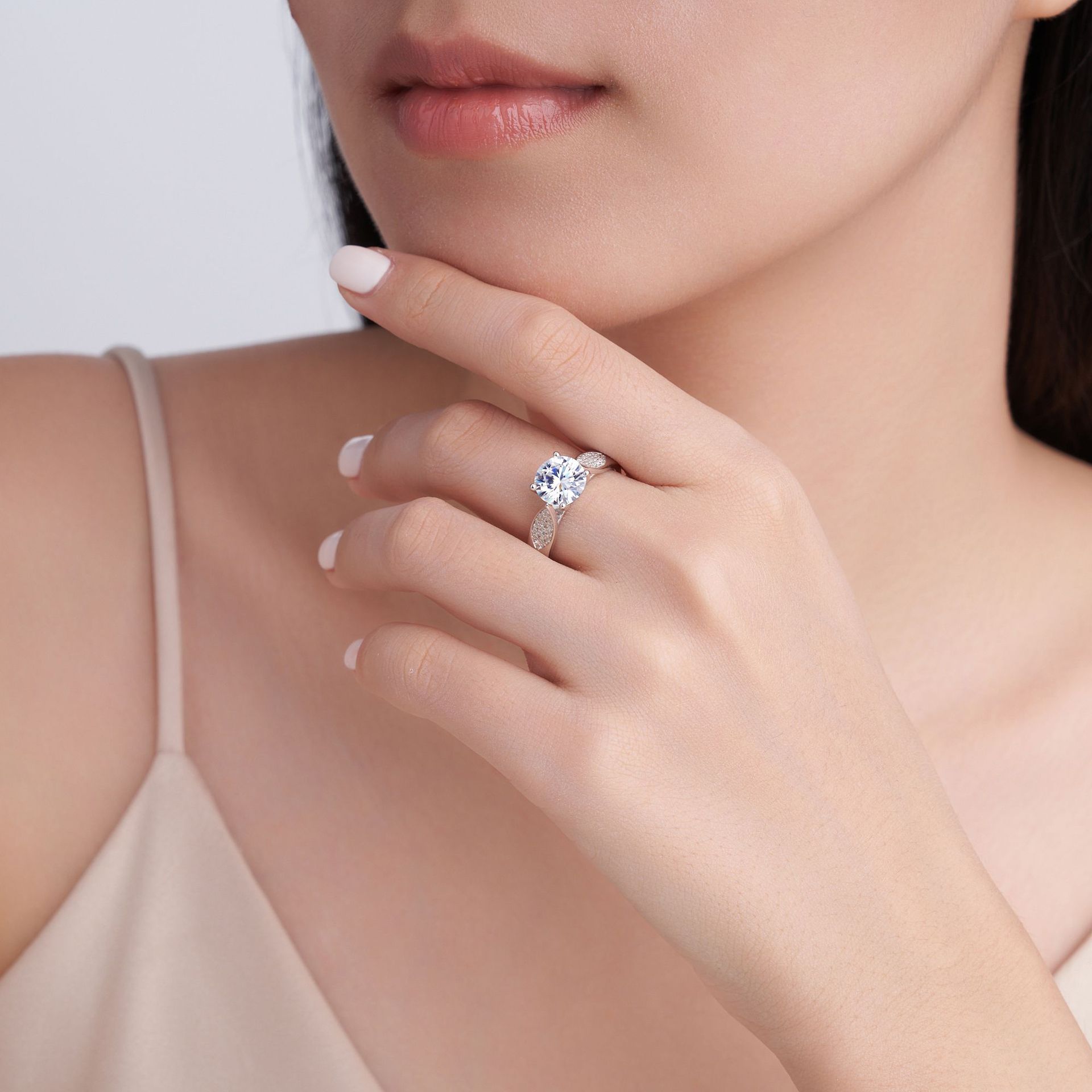 S925 Silver 4g Leaf Design Moissanite Ring, 8mm D VVS1 Center, GRA Certified US 5-8 photo 3