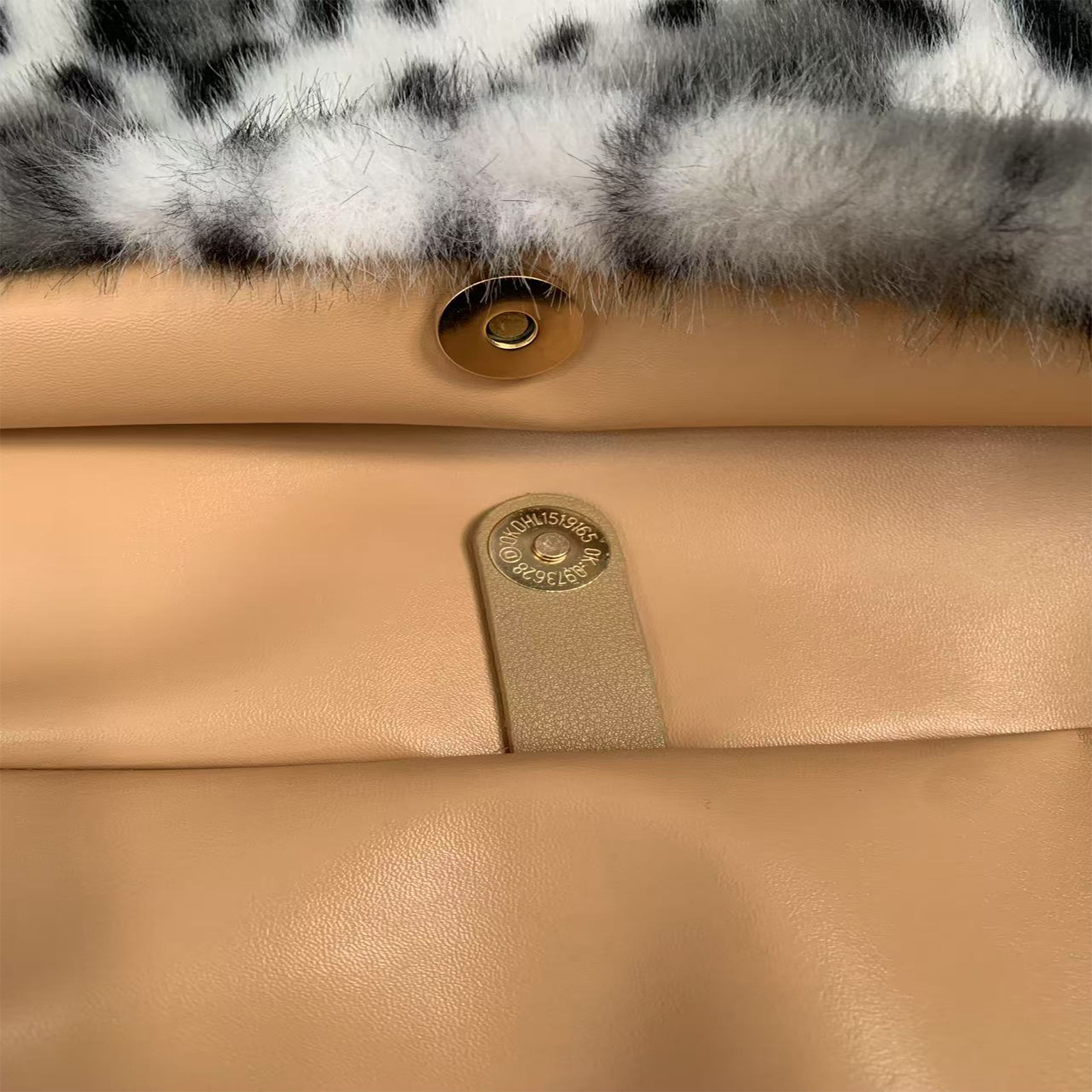 2026 New Leopard Print Plush Crossbody Bag Women's Korean Version Fashionable Faux Fur Large Capacity Shoulder Bag Flap Trend - Light Brown Leopard Print photo 5