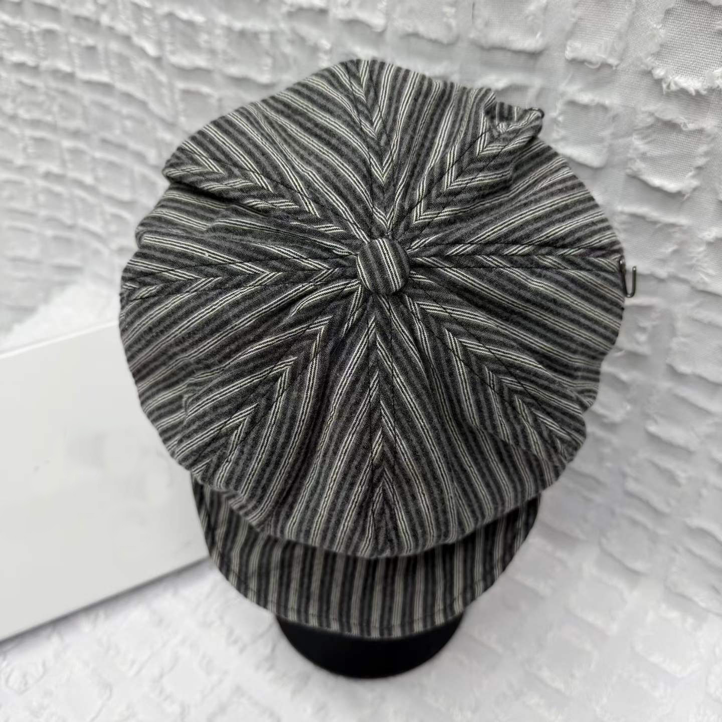 Fashion British Style Vertical Stripe Color-matched Vintage Reporter Hat, Artistic And Casual Soft Brim Painter Hat photo 8