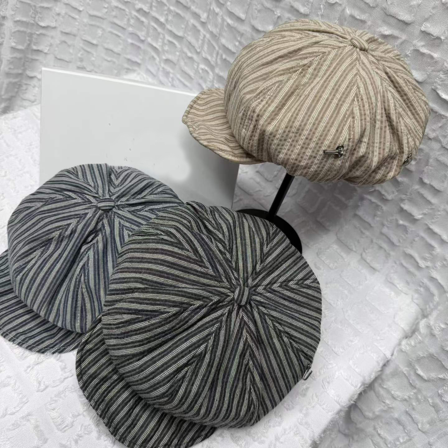 Fashion British Style Vertical Stripe Color-matched Vintage Reporter Hat, Artistic And Casual Soft Brim Painter Hat photo 7