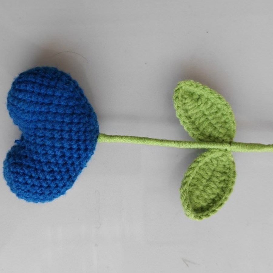 Finished Hand Crochet Yarn Heart Bouquet Valentine's Day Creative Gift Home Decor Ornament Knitted Artificial Flower photo 2
