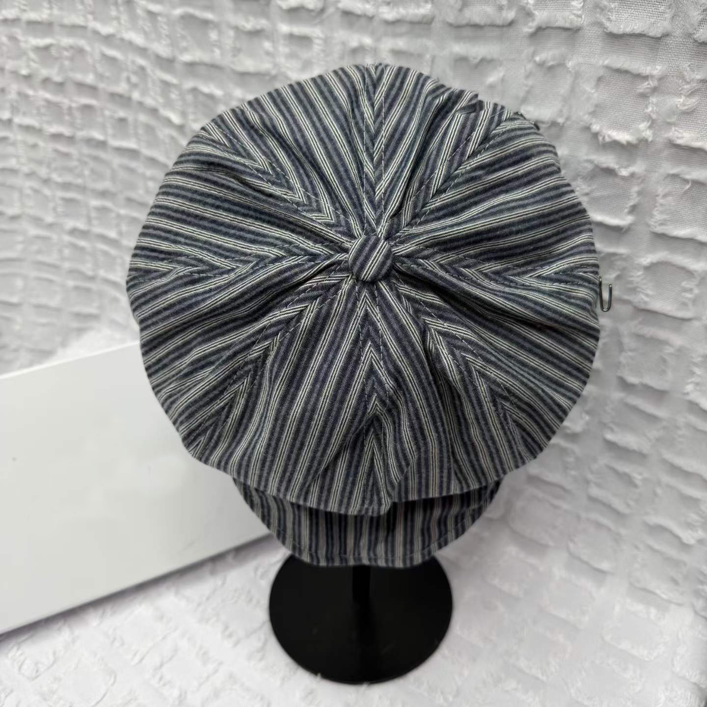 Fashion British Style Vertical Stripe Color-matched Vintage Reporter Hat, Artistic And Casual Soft Brim Painter Hat photo 5