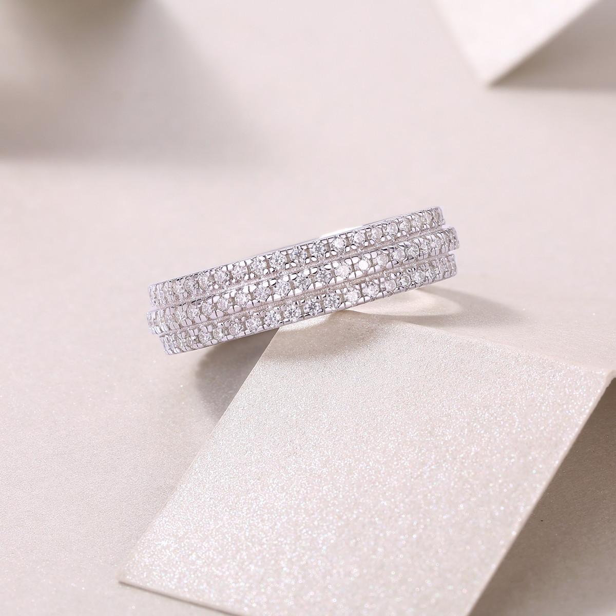 S925 Silver 4.0g Platinum Plated Moissanite Ring, 5.0mm 140pcs D VVS1 Pave Band, GRA Certified US 5-9 photo 6