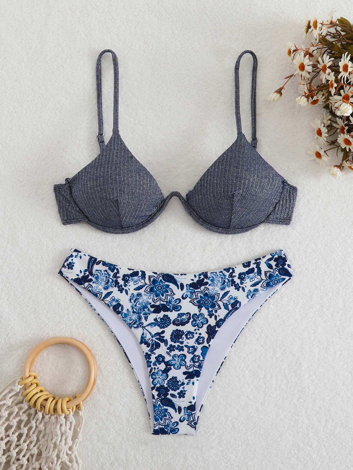 2026 New Solid Color Sexy Circular Cutout Split Set Swimsuit Straps Over-the-Shoulder Halter Two-Piece Bikini Set photo 4