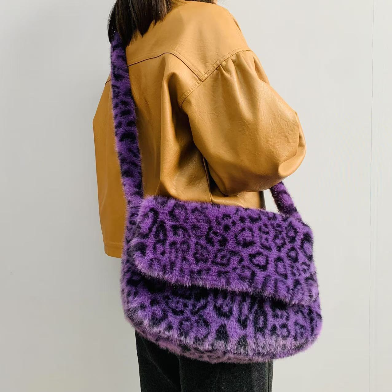 2026 New Leopard Print Plush Crossbody Bag Women's Korean Version Fashionable Faux Fur Large Capacity Shoulder Bag Flap Trend - Purple Leopard Print photo 5