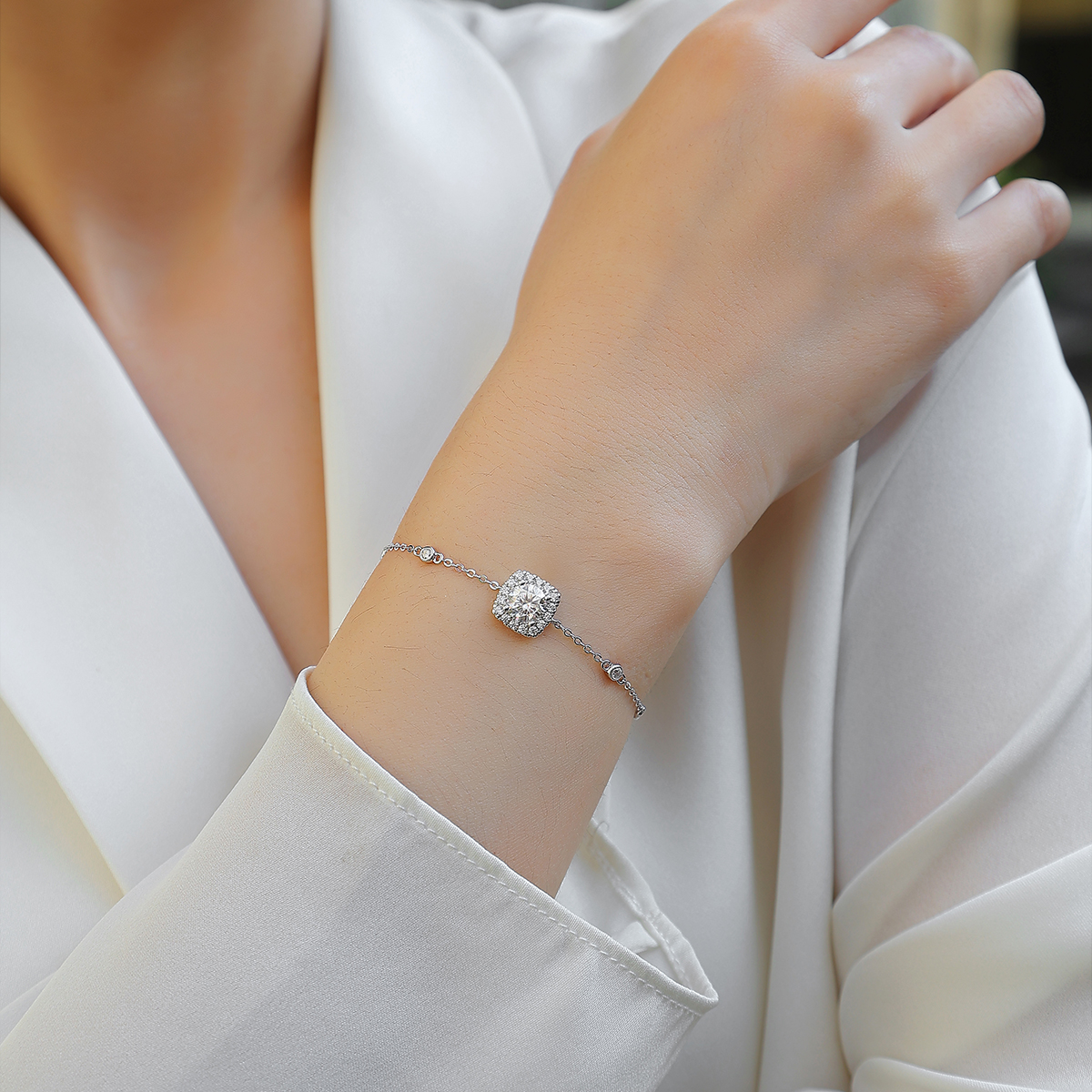 S925 Silver 2.2g 1ct Halo Moissanite Bracelet, D VVS1 Adjustable 16&5cm, GRA Certified photo 6