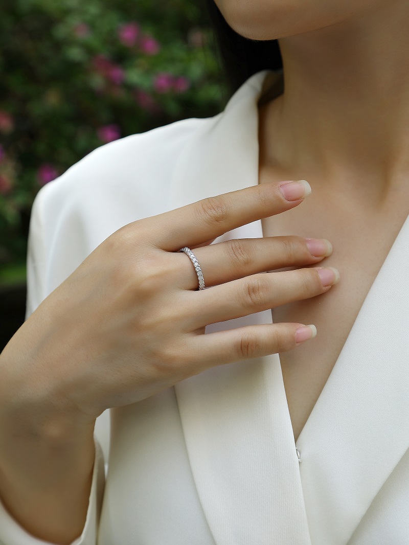 S925 Silver 1.7g Platinum Plated Moissanite Eternity Ring, 2.0mm 30pcs D VVS1 Pave Band, GRA Certified US 5-9 photo 5