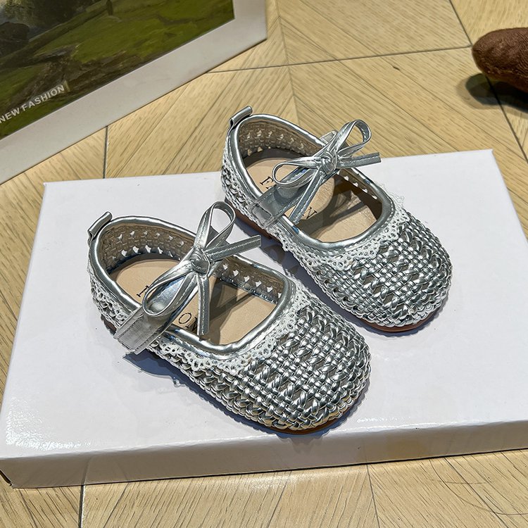 Children's Fashion Hollow Princess Shoes Summer New Style Girls' Soft Bottom Hollow Baotou Little Girls' Anti Slip Sandals photo 4