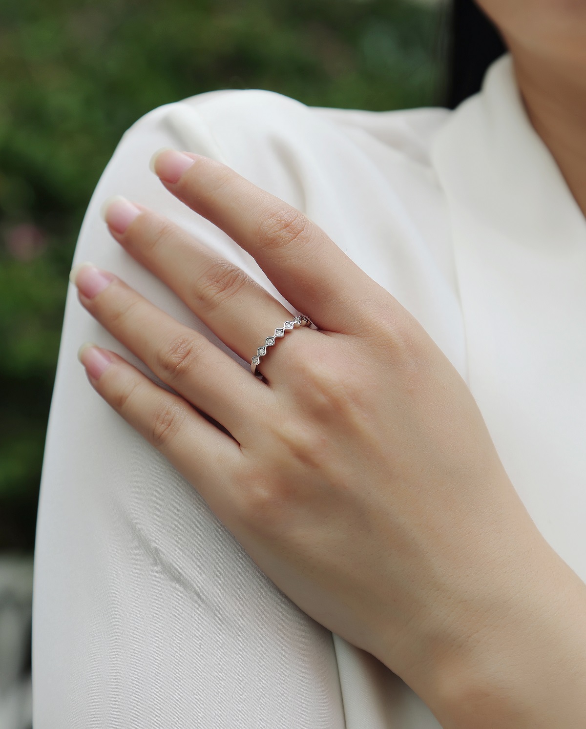 S925 Silver 1.4g Platinum Plated Moissanite Ring, 3.0mm Wavy 8pcs D VVS1 Curved Band, GRA Certified US 5-9 photo 4