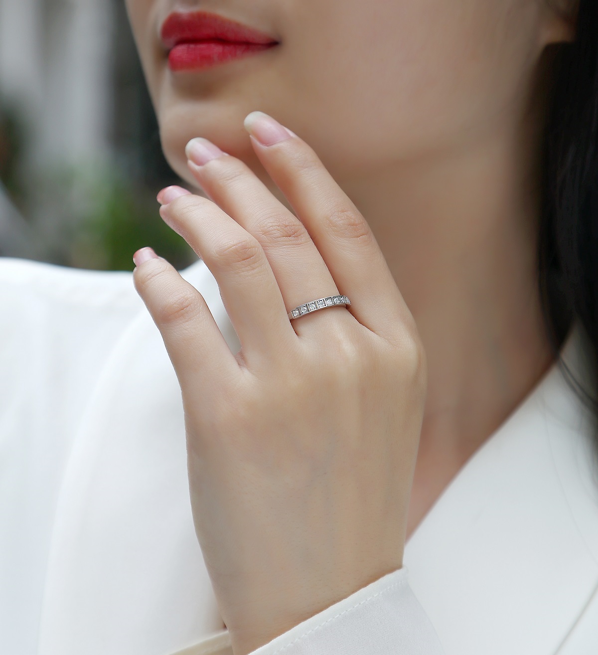 S925 Silver 1.6g Platinum Plated Moissanite Ring, 2.7mm Channel Set Band, D VVS1 GRA US 5-9 photo 4