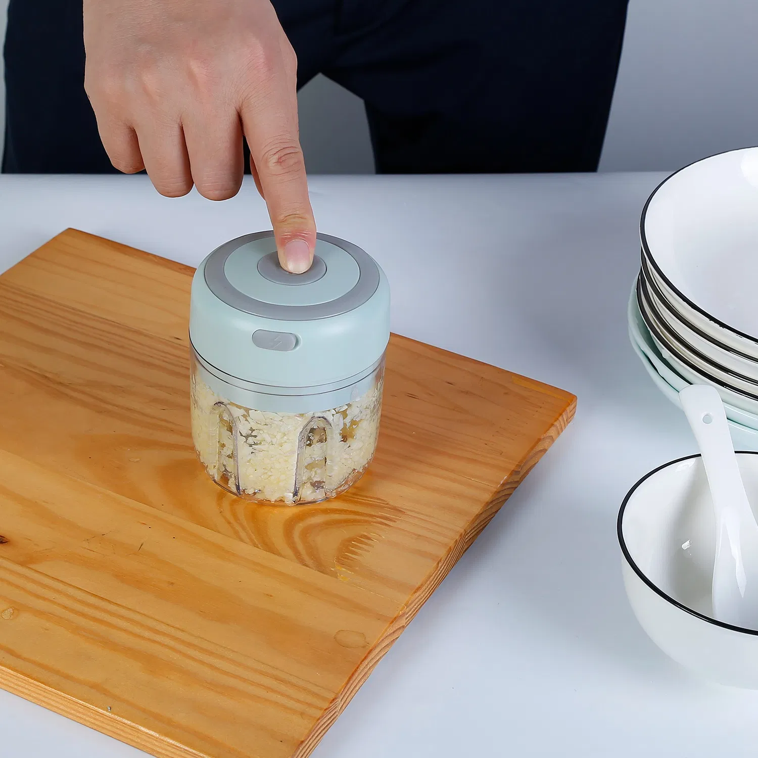 Portable Mini Electric Garlic Chopper, Rechargeable Small Food Processor with 304 Stainless Steel Blade, Detachable Design for Chopping Vegetable, Meat & Seasonings photo 4