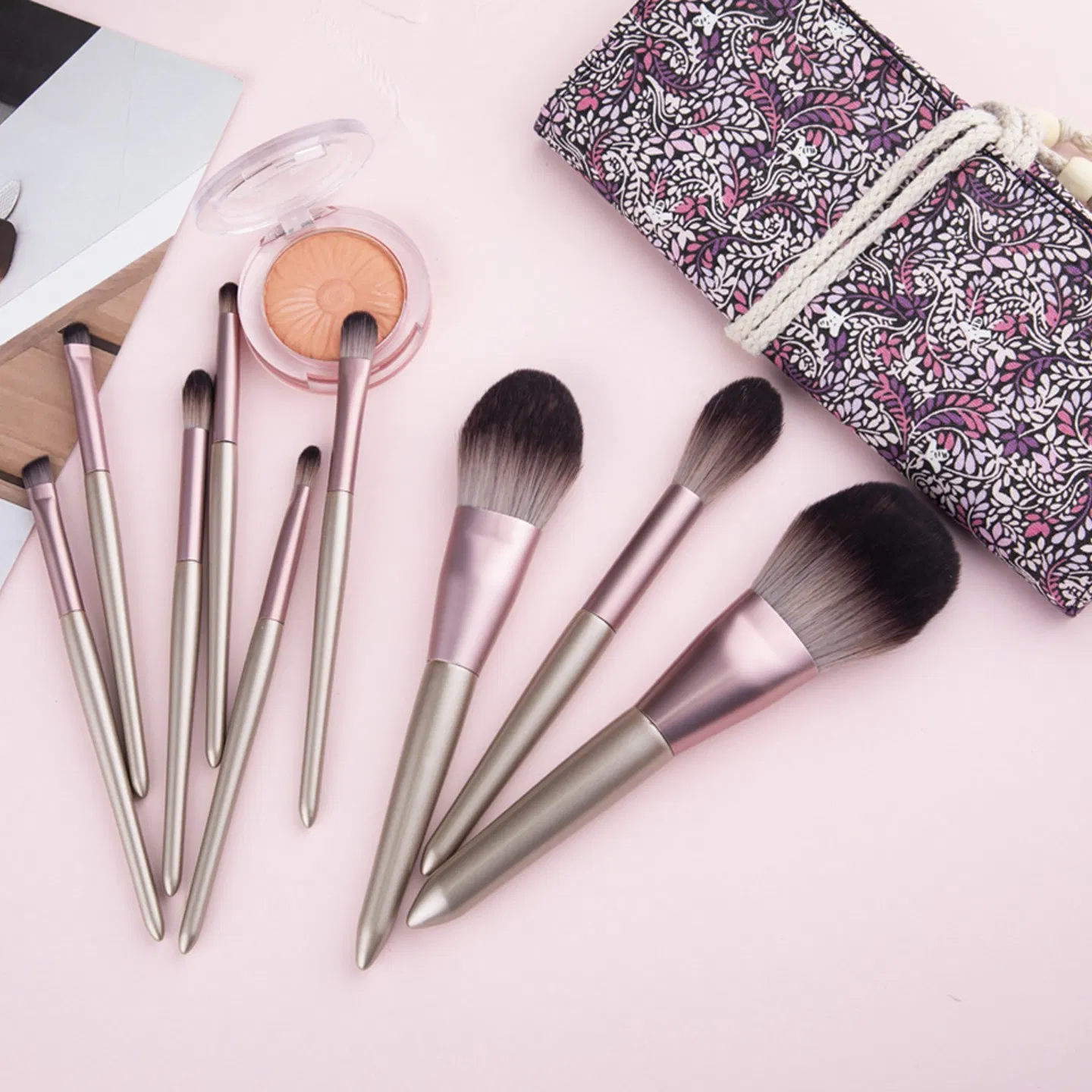 9-piece small pudding makeup brush set, all-in-one face and eye function brush, soft bristles that evenly apply makeup, paired with a printed roll-up case photo 5