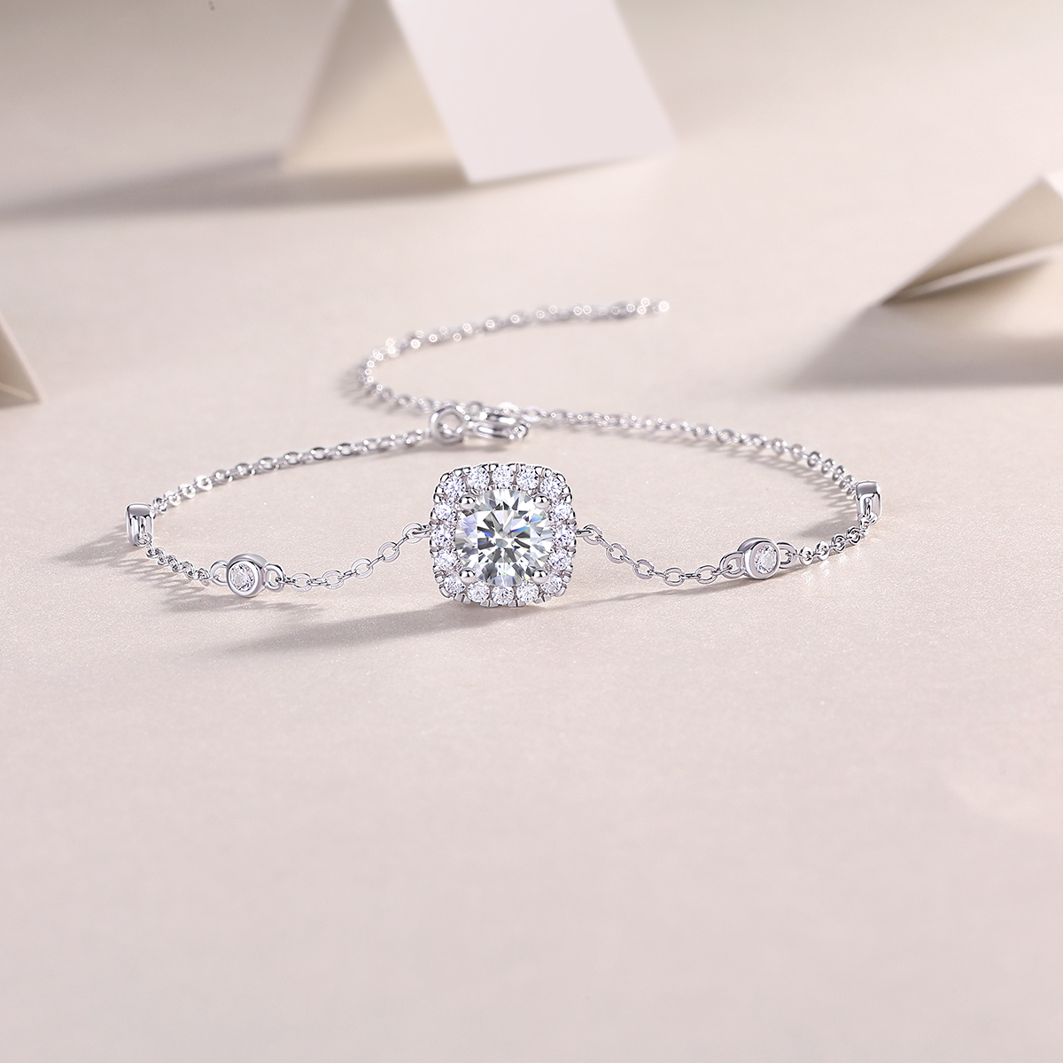S925 Silver 2.2g 1ct Halo Moissanite Bracelet, D VVS1 Adjustable 16&5cm, GRA Certified photo 3