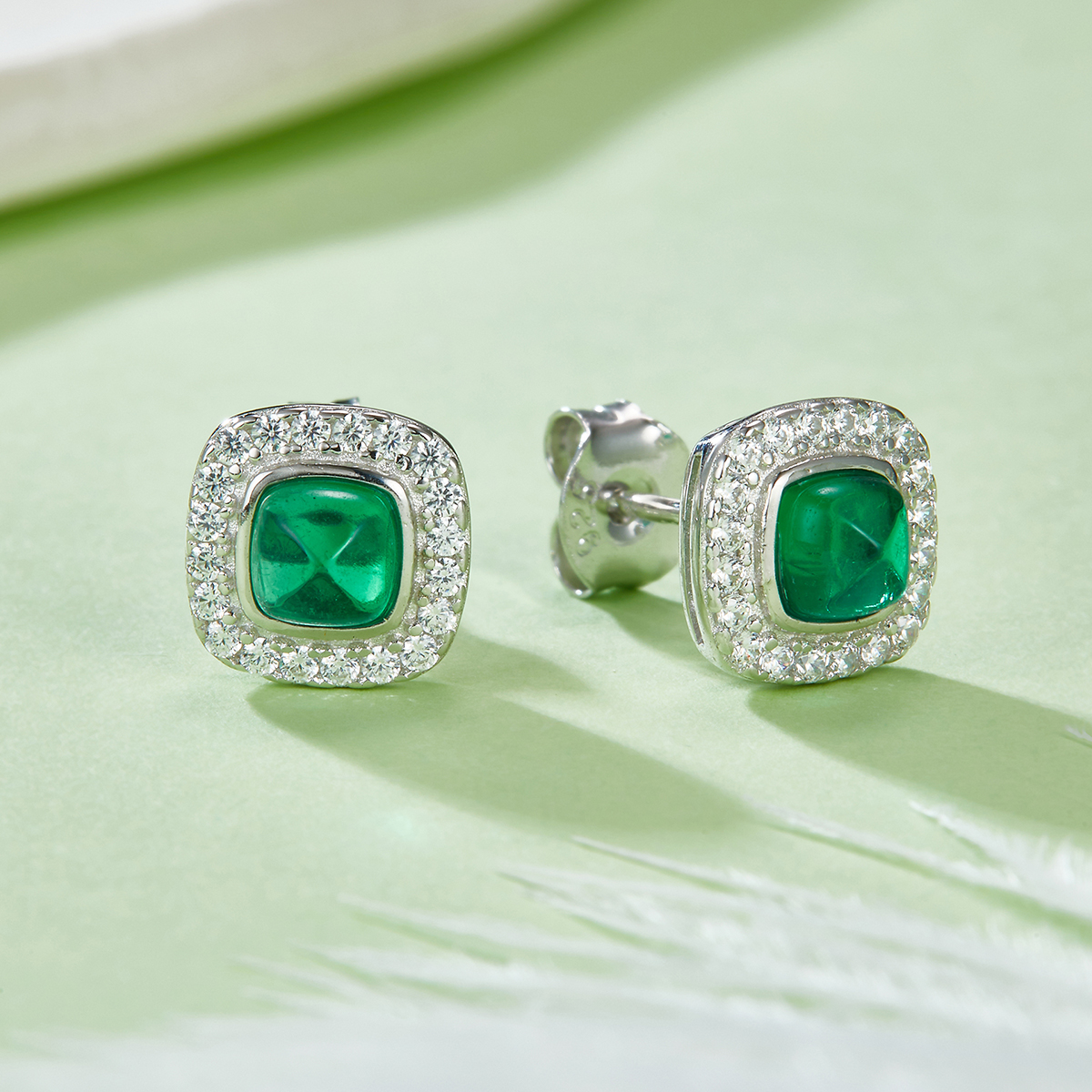 S925 Silver 1.4g Lab-Created Emerald Stud Earrings, 0.79ct 4mm Halo, 1 Pair photo 2